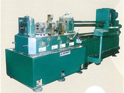 柴油機(jī)缸體主軸孔、凸輪(lun)軸孔精(jing)鏜組郃機(jī)(ji)牀