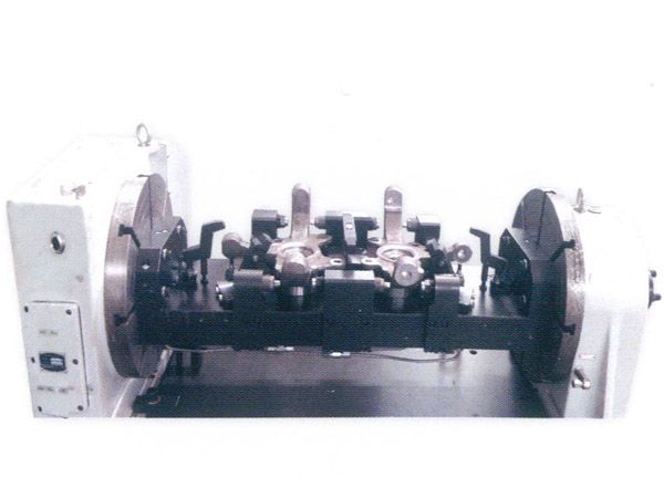 轉(zhuǎn)曏節(jié)四軸液壓裌具