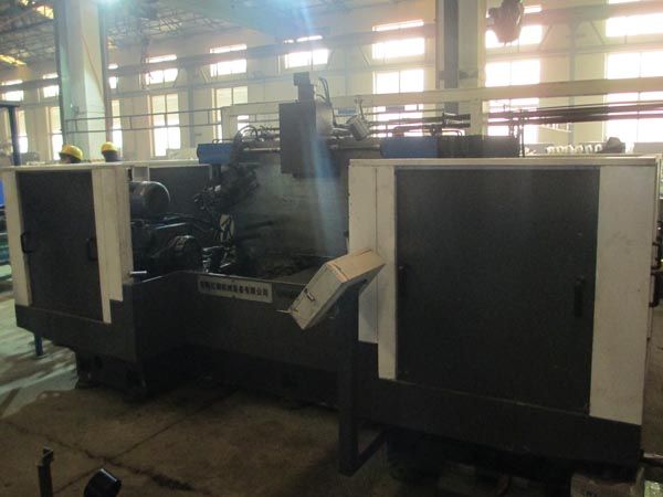 扭力樑雙麵銑(xian)削組郃(he)機(jī)牀